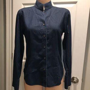 Long sleeve blouse.